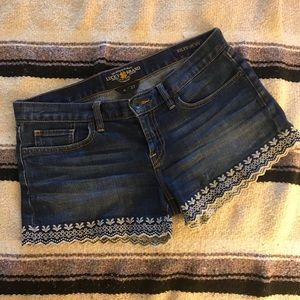 Lucky brand Riley embroidered jean shorts